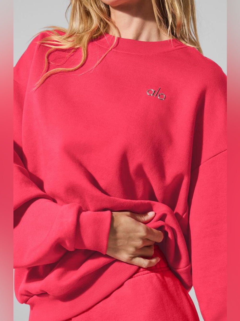 ALO Yoga Accolade Crewneck sweatshirt in Candy Red - Picture 2 of 7
